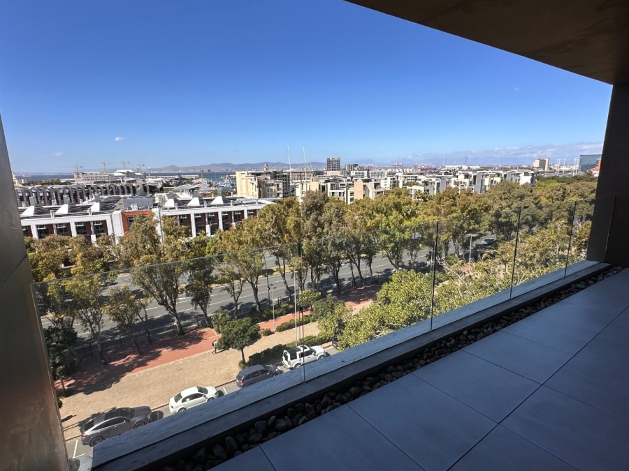 To Let 4 Bedroom Property for Rent in Green Point Western Cape